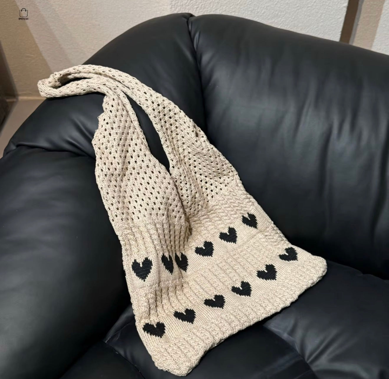 🖤🤍 Heart Knit Tote Bag – Cute, Cozy & Perfect for Everyday Use 🤍🖤