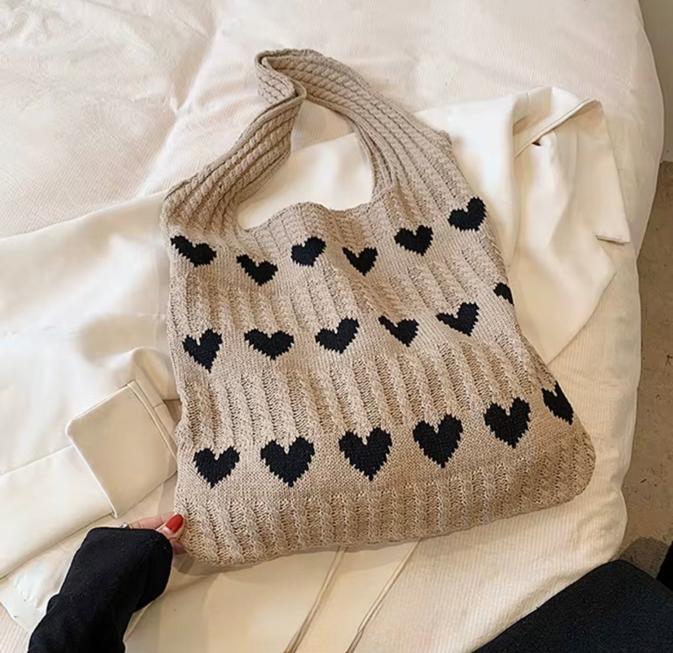 🖤🤍 Heart Knit Tote Bag – Cute, Cozy & Perfect for Everyday Use 🤍🖤